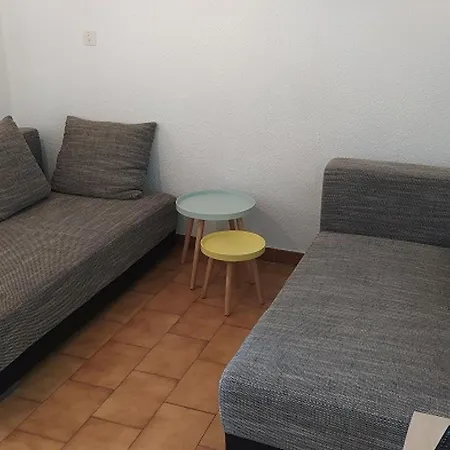 Avec Piscine, Tennis Et Terrasse A 500m De La D'argeles - Fr-1-776-59