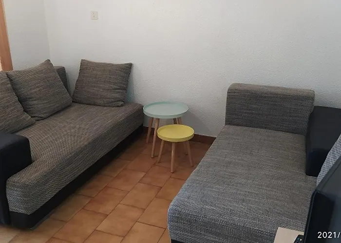Avec Piscine, Tennis Et Terrasse A 500m De La D'argeles - Fr-1-776-59